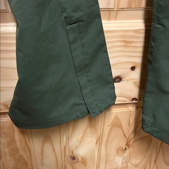 Columbia Green Convertible Cargo Pants with Durable Fabric NWOT 12 long - Picture 4 of 10